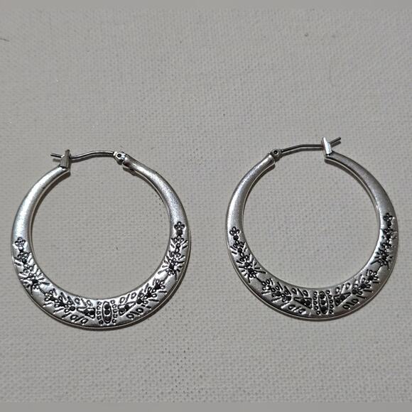 Lucky Brand Etched‎ Silver Tone Jeweled Hoop Earrings - Picture 1 of 5